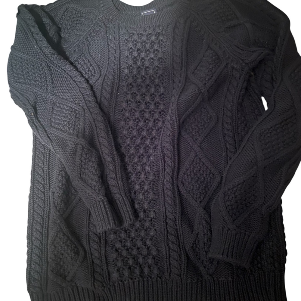 GAP Women’s NavyCable Knit Crewneck Sweater